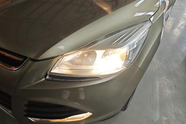 Used Ford Kuga 2013 1.6L GTDi Two-Wheel-Drive Comfort Model Left Front Headlight