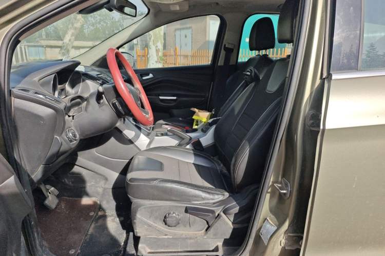 Used Ford Kuga 2013 1.6L GTDi Two-Wheel-Drive Trend Model Left Front Seat