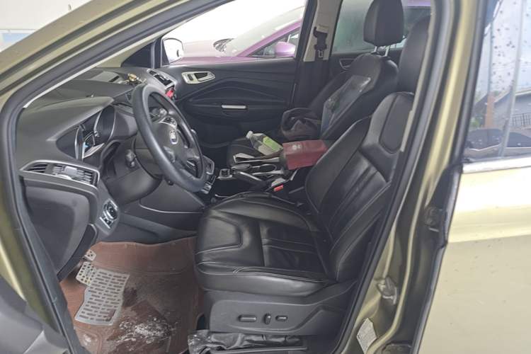 Used Ford Kuga 2013 2.0L GTDi Four-Wheel-Drive Sport Model Left Front Seat