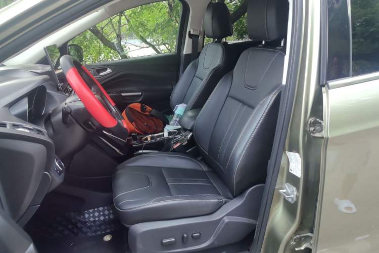 Used Ford Kuga 2013 2.0L GTDi Four-Wheel-Drive Sport Model Left Front Seat