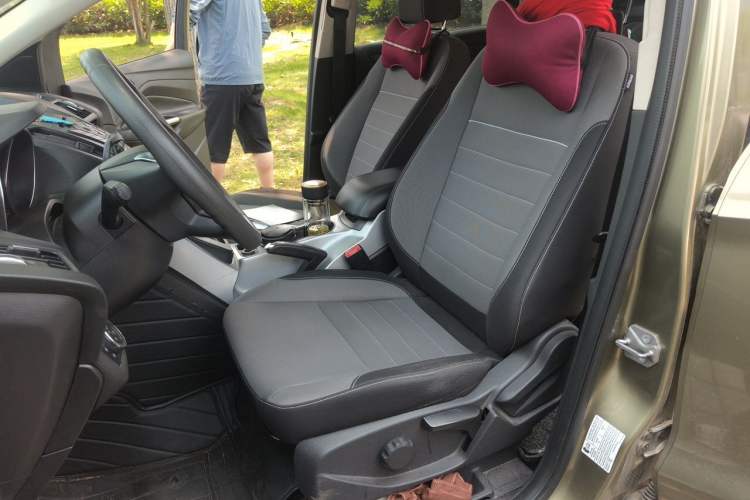 Used Ford Kuga 2013 1.6L GTDi Two-Wheel-Drive Comfort Model Left Front Seat