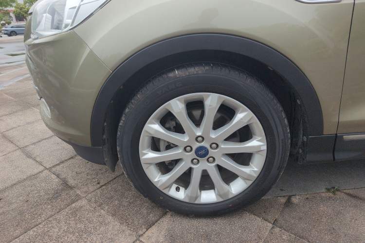Used Ford Kuga 2013 2.0L GTDi Four-Wheel-Drive Elite Model Left Front Wheel Hub