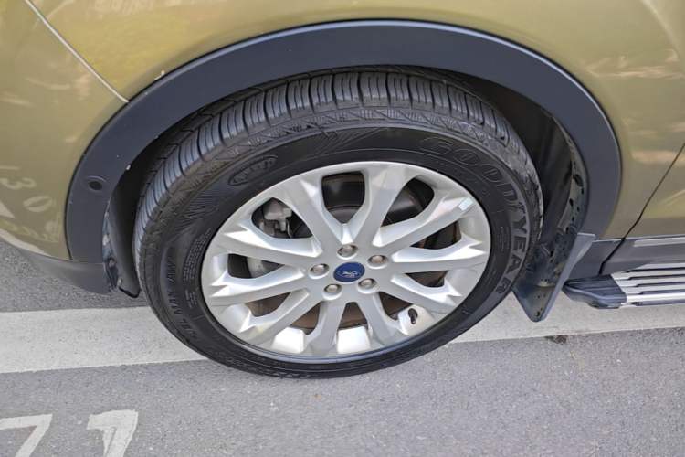 Used Ford Kuga 2013 2.0L GTDi Four-Wheel Drive Premium Model Left Front Wheel Hub