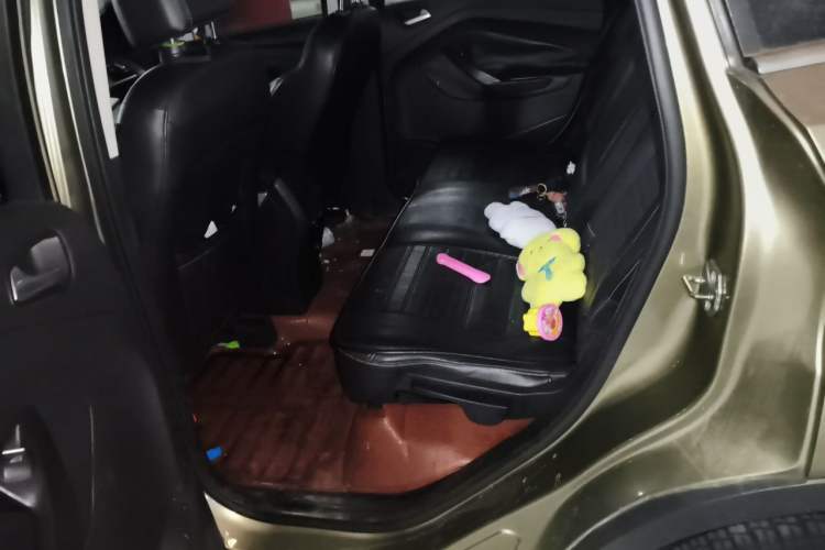 Used Ford Kuga 2013 1.6L GTDi Two-Wheel-Drive Trend Model Left Rear Seat