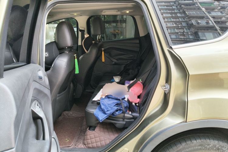 Used Ford Kuga 2013 2.0L GTDi Four-Wheel-Drive Sport Model Left Rear Seat