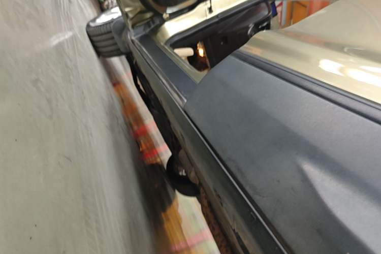 Used Ford Kuga 2013 1.6L GTDi Two-Wheel-Drive Comfort Model Left Side Sill