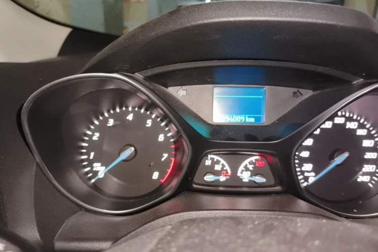 Used Ford Kuga 2013 1.6L GTDi Two-Wheel-Drive Trend Model Odometer Close Up