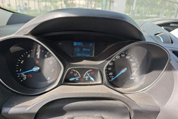 Used Ford Kuga 2013 1.6L GTDi Two-Wheel-Drive Trend Model Odometer Close Up