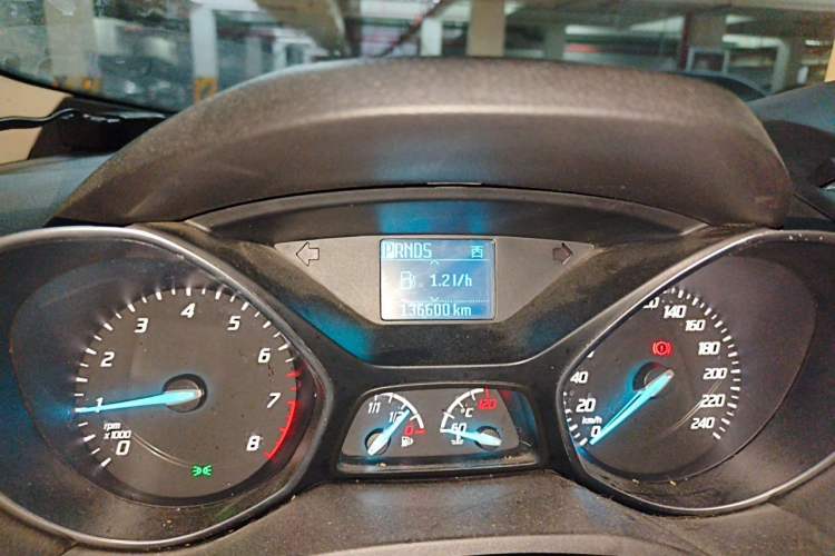 Used Ford Kuga 2013 1.6L GTDi Two-Wheel-Drive Trend Model Odometer Close Up