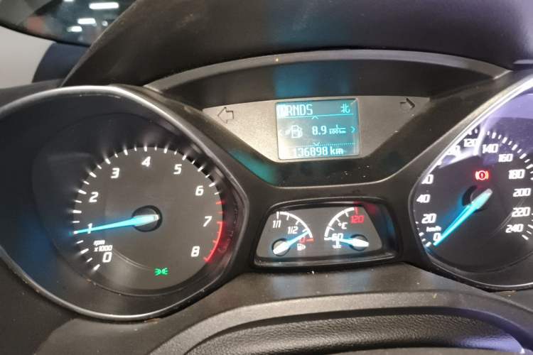 Used Ford Kuga 2013 1.6L GTDi Two-Wheel-Drive Trend Model Odometer Close Up
