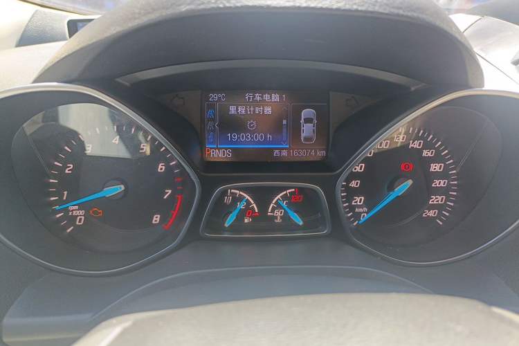 Used Ford Kuga 2013 1.6L GTDi 4x4 Elite Model Odometer Close Up