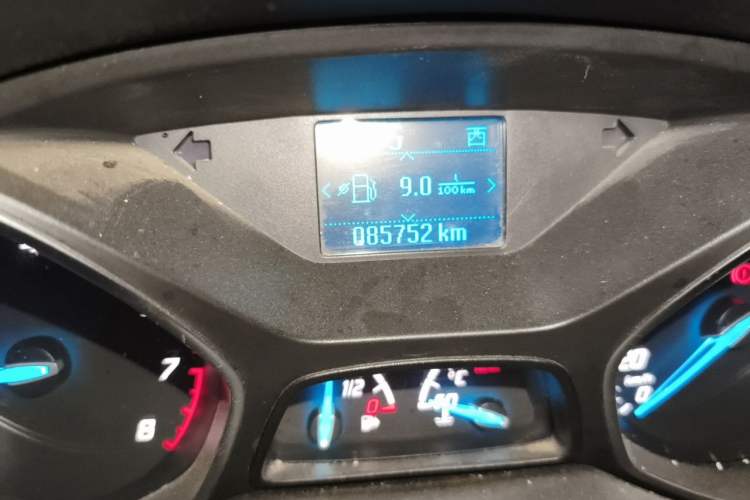 Used Ford Kuga 2013 1.6L GTDi Two-Wheel-Drive Trend Model Odometer Close Up