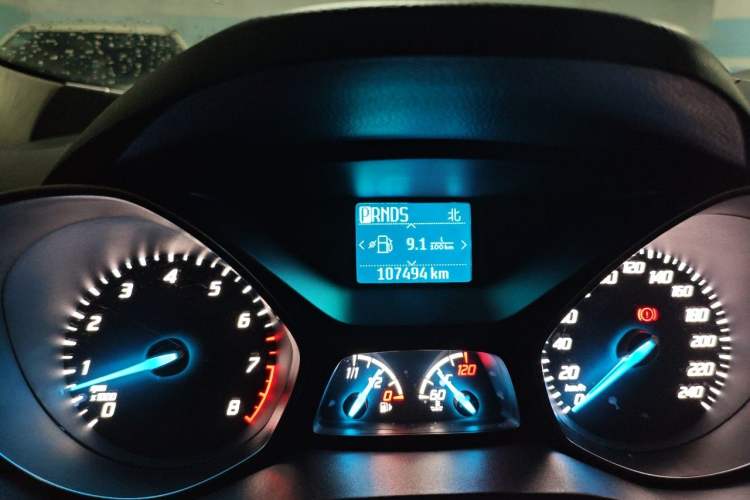 Used Ford Kuga 2013 1.6L GTDi Two-Wheel-Drive Trend Model Odometer Close Up