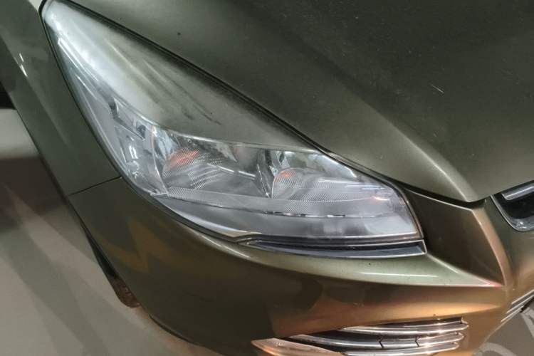 Used Ford Kuga 2013 1.6L GTDi Two-Wheel-Drive Trend Model Right Front Headlight