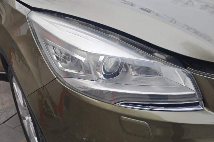 Used Ford Kuga 2013 2.0L GTDi Four-Wheel Drive Premium Model Right Front Headlight
