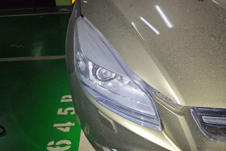 Used Ford Kuga 2013 2.0L GTDi Four-Wheel-Drive Sport Model Right Front Headlight