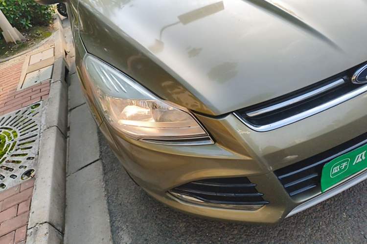 Used Ford Kuga 2013 1.6L GTDi Two-Wheel-Drive Comfort Model Right Front Headlight