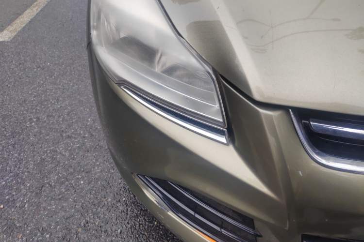 Used Ford Kuga 2013 1.6L GTDi Two-Wheel-Drive Comfort Model Right Front Headlight