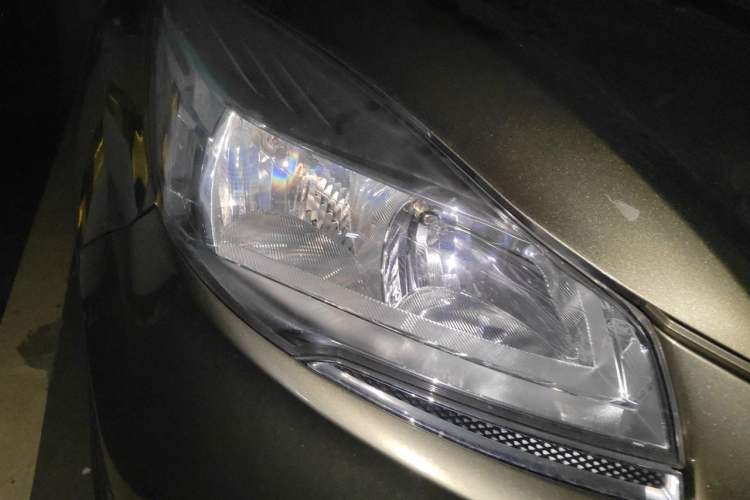 Used Ford Kuga 2013 1.6L GTDi 4x4 Elite Model Right Front Headlight