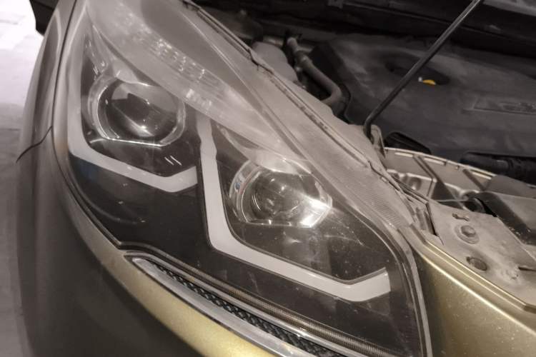 Used Ford Kuga 2013 1.6L GTDi Two-Wheel-Drive Trend Model Right Front Headlight