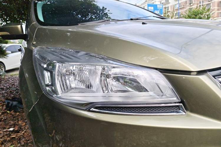 Used Ford Kuga 2013 2.0L GTDi Four-Wheel-Drive Elite Model Right Front Headlight