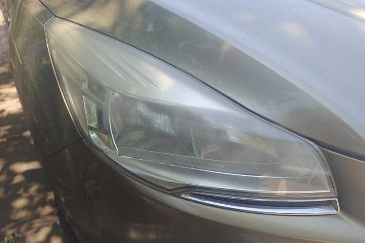 Used Ford Kuga 2013 1.6L GTDi Two-Wheel-Drive Comfort Model Right Front Headlight