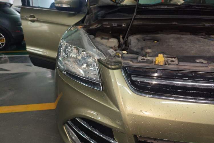 Used Ford Kuga 2013 1.6L GTDi Two-Wheel-Drive Trend Model Right Front Headlight