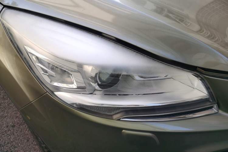 Used Ford Kuga 2013 2.0L GTDi Four-Wheel-Drive Sport Model Right Front Headlight