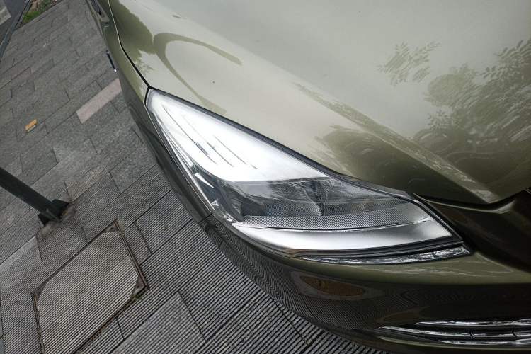 Used Ford Kuga 2013 1.6L GTDi 4x4 Elite Model Right Front Headlight