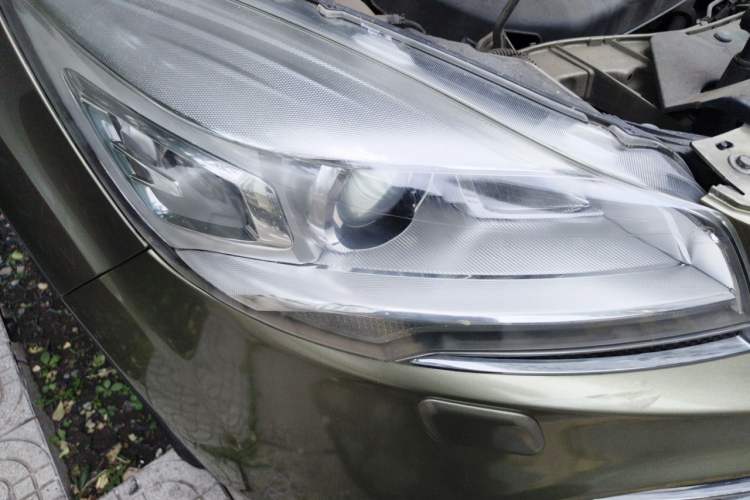 Used Ford Kuga 2013 2.0L GTDi Four-Wheel-Drive Sport Model Right Front Headlight