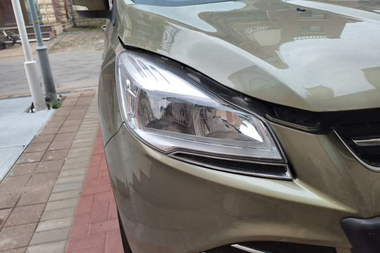 Used Ford Kuga 2013 1.6L GTDi Two-Wheel-Drive Trend Model Right Front Headlight