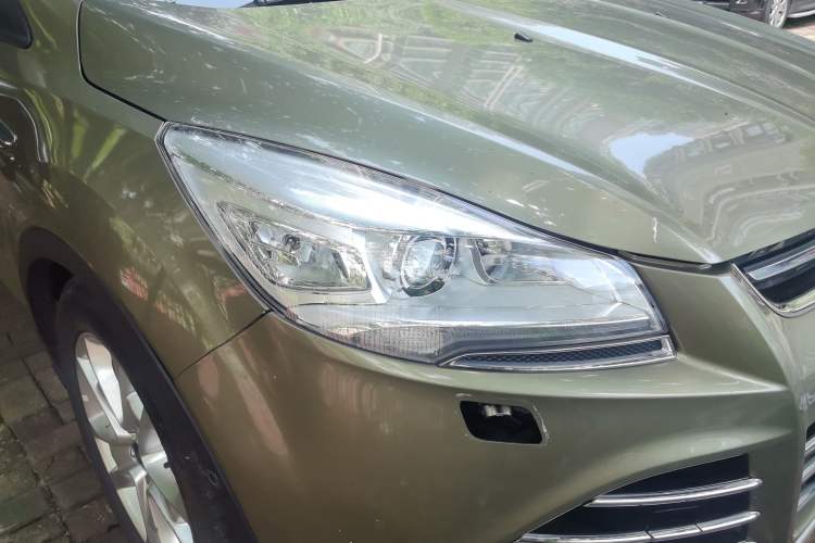 Used Ford Kuga 2013 2.0L GTDi Four-Wheel-Drive Sport Model Right Front Headlight