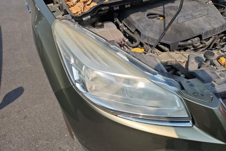 Used Ford Kuga 2013 1.6L GTDi Two-Wheel-Drive Trend Model Right Front Headlight
