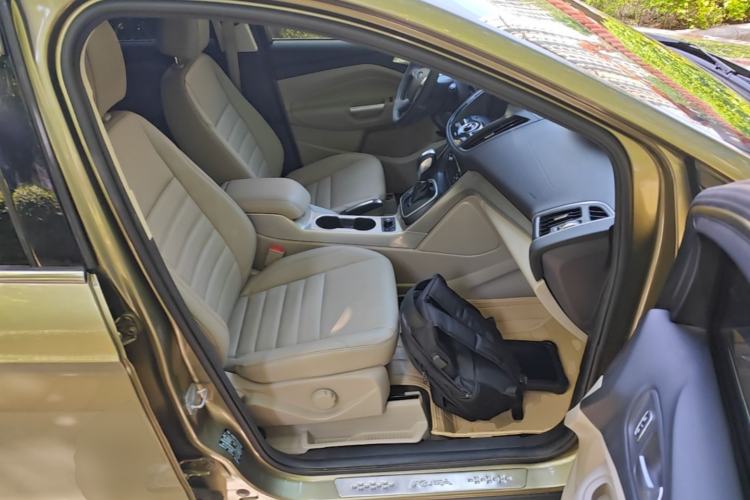 Used Ford Kuga 2013 2.0L GTDi Four-Wheel Drive Premium Model Right Front Seat