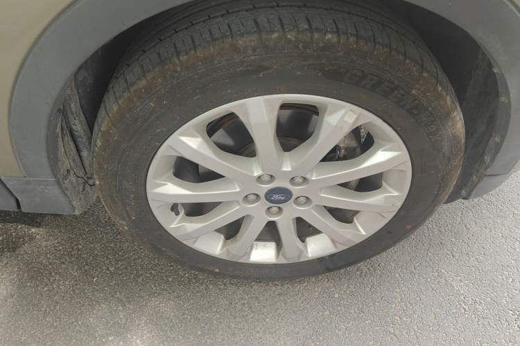 Used Ford Kuga 2013 1.6L GTDi 4x4 Elite Model Right Front Wheel Hub