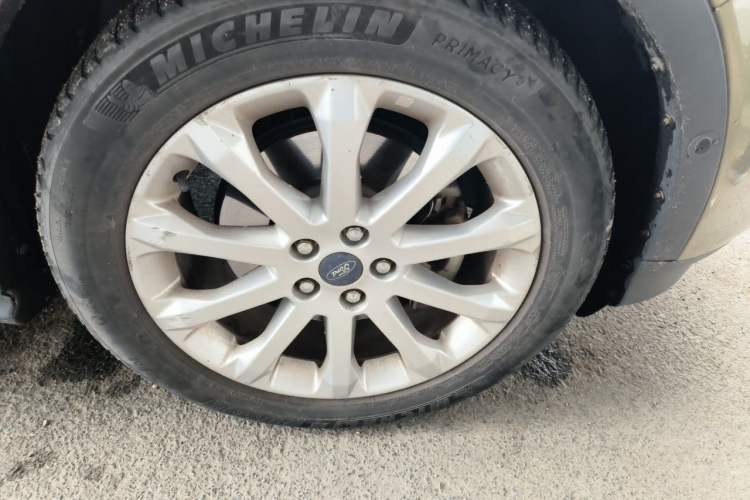 Used Ford Kuga 2013 2.0L GTDi Four-Wheel Drive Premium Model Right Front Wheel Hub