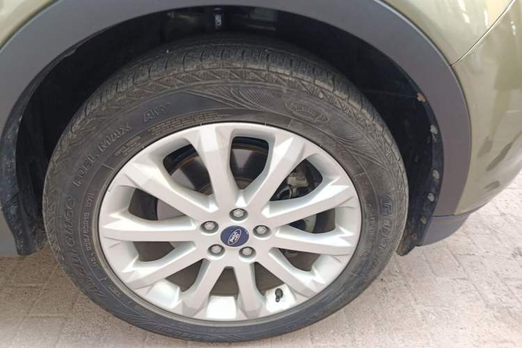 Used Ford Kuga 2013 1.6L GTDi 4x4 Elite Model Right Front Wheel Hub