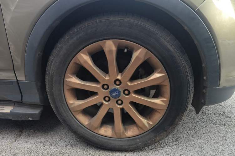 Used Ford Kuga 2013 1.6L GTDi Two-Wheel-Drive Comfort Model Right Front Wheel Hub
