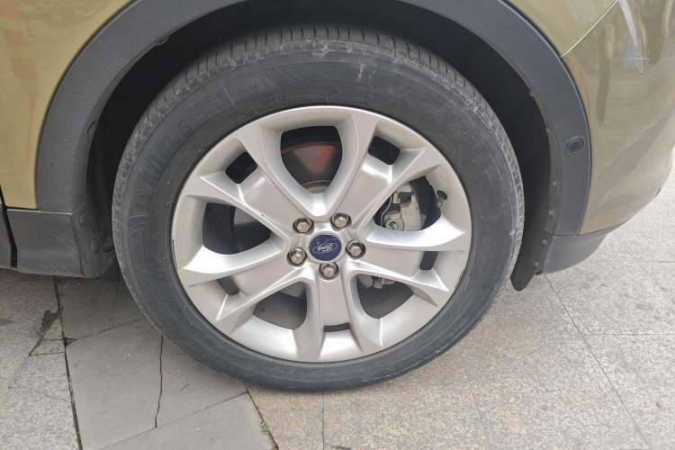 Used Ford Kuga 2013 2.0L GTDi Four-Wheel Drive Premium Model Right Front Wheel Hub