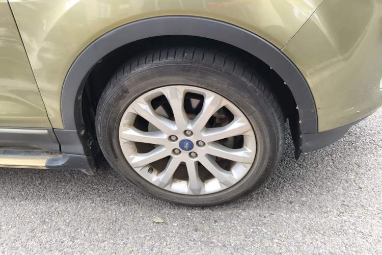 Used Ford Kuga 2013 1.6L GTDi 4x4 Elite Model Right Front Wheel Hub