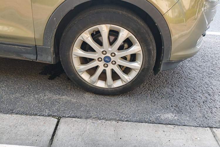 Used Ford Kuga 2013 1.6L GTDi Two-Wheel-Drive Comfort Model Right Front Wheel Hub