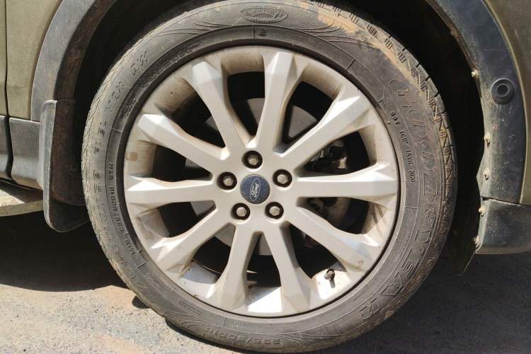 Used Ford Kuga 2013 2.0L GTDi Four-Wheel Drive Premium Model Right Front Wheel Hub
