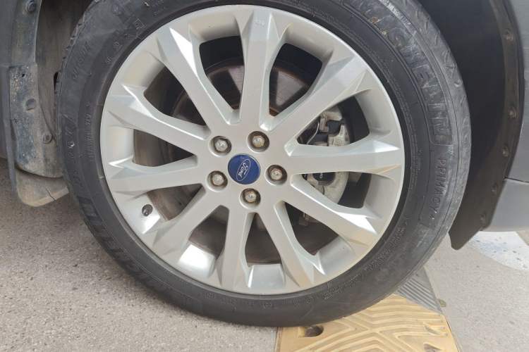 Used Ford Kuga 2013 1.6L GTDi 4x4 Elite Model Right Front Wheel Hub