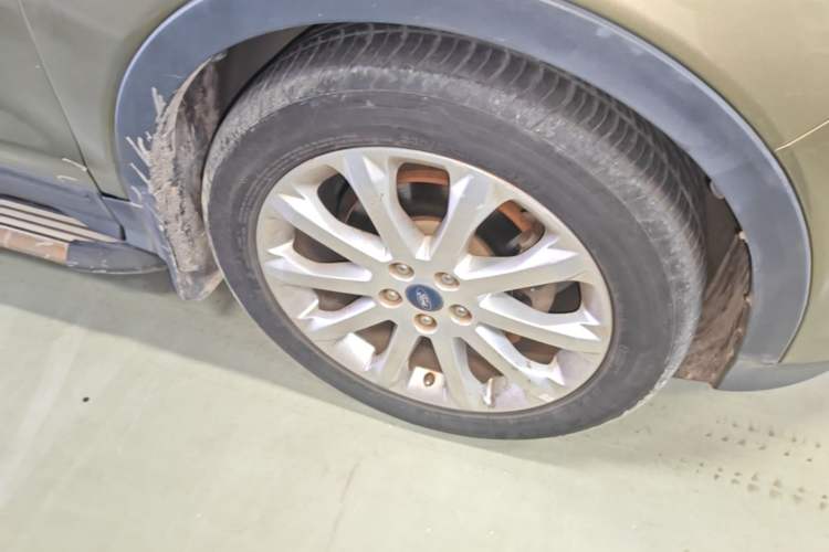 Used Ford Kuga 2013 1.6L GTDi Two-Wheel-Drive Trend Model Right Front Wheel Hub