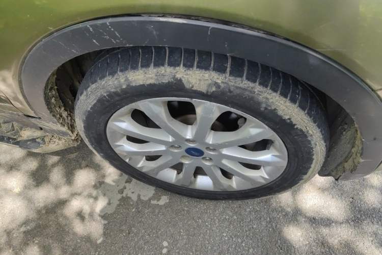 Used Ford Kuga 2013 1.6L GTDi Two-Wheel-Drive Trend Model Right Front Wheel Hub