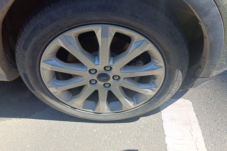 Used Ford Kuga 2013 1.6L GTDi 4x4 Elite Model Right Front Wheel Hub