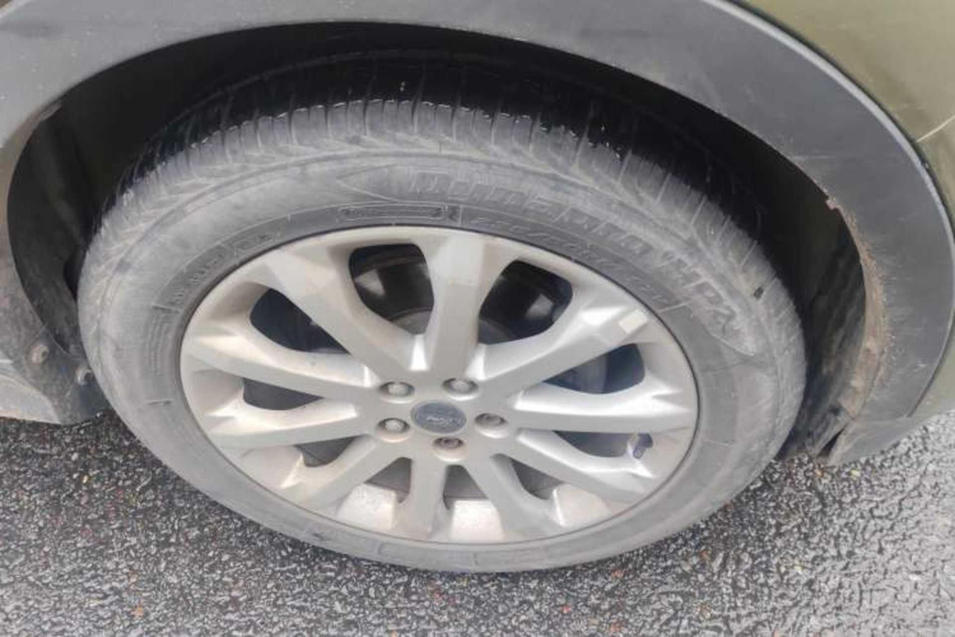 Used Ford Kuga 2013 1.6L GTDi Two-Wheel-Drive Comfort Model Right Front Wheel Hub