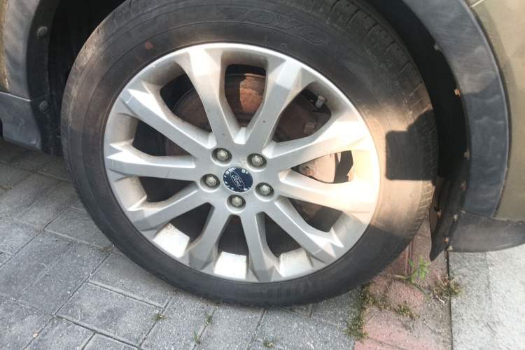 Used Ford Kuga 2013 1.6L GTDi 4x4 Elite Model Right Front Wheel Hub