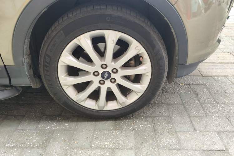 Used Ford Kuga 2013 1.6L GTDi 4x4 Elite Model Right Front Wheel Hub