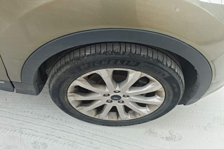 Used Ford Kuga 2013 1.6L GTDi 4x4 Elite Model Right Front Wheel Hub